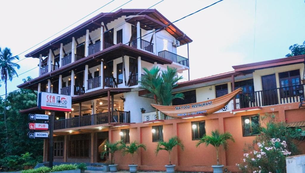 SEAFOOD RESTAURANT AND MOTEL