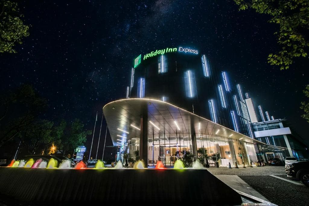 HOLIDAY INN EXPRESS SHANGHAI SONGJIANG FANGTA