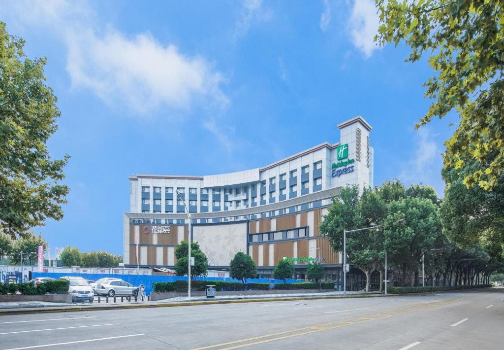 HOLIDAY INN EXPRESS SHANGHAI JIADING CENTER