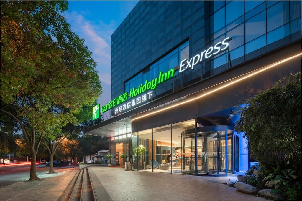 HOLIDAY INN EXPRESS XUHUI BINJIANG