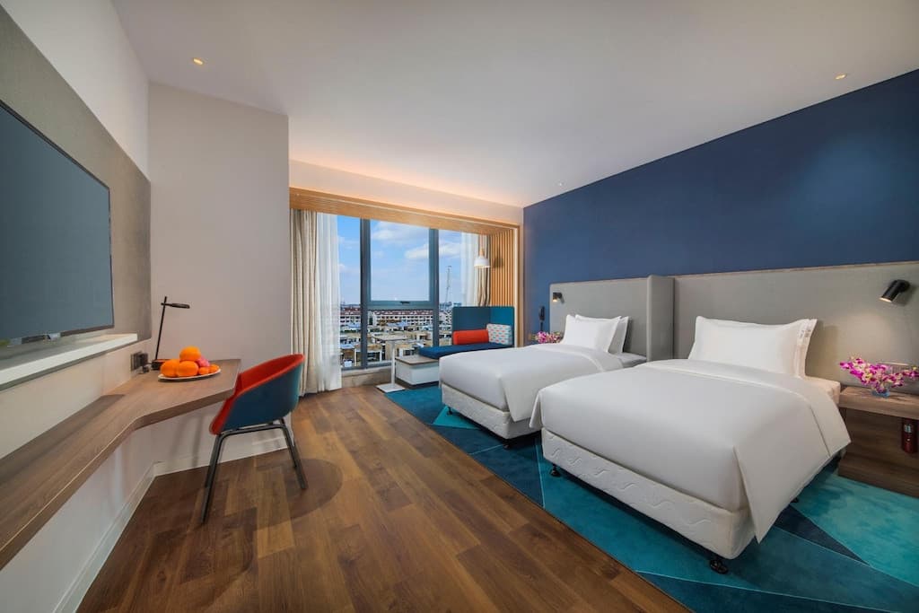HOLIDAY INN EXPRESS XUHUI BINJIANG