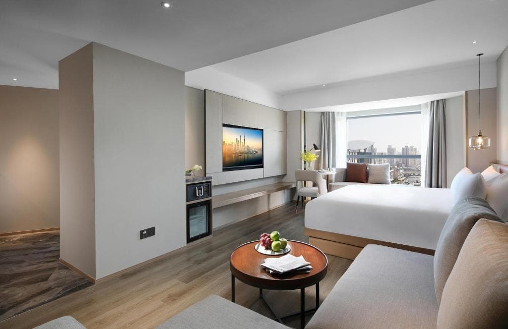 HOLIDAY INN SHANGHAI HUAXIA