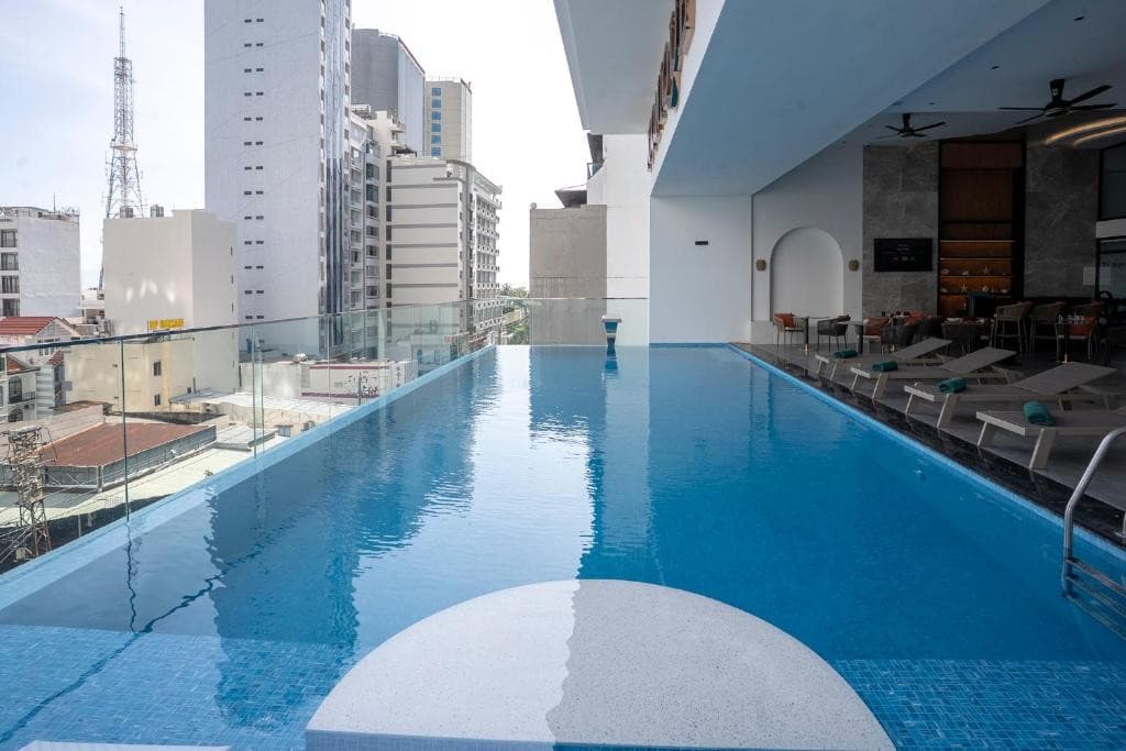 ICONIQUE HOTEL NHA TRANG