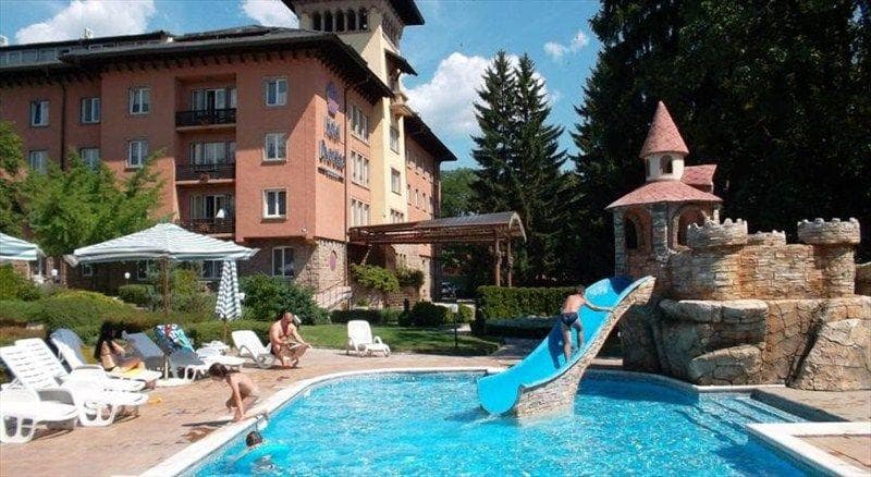 DVORETSA VELINGRAD