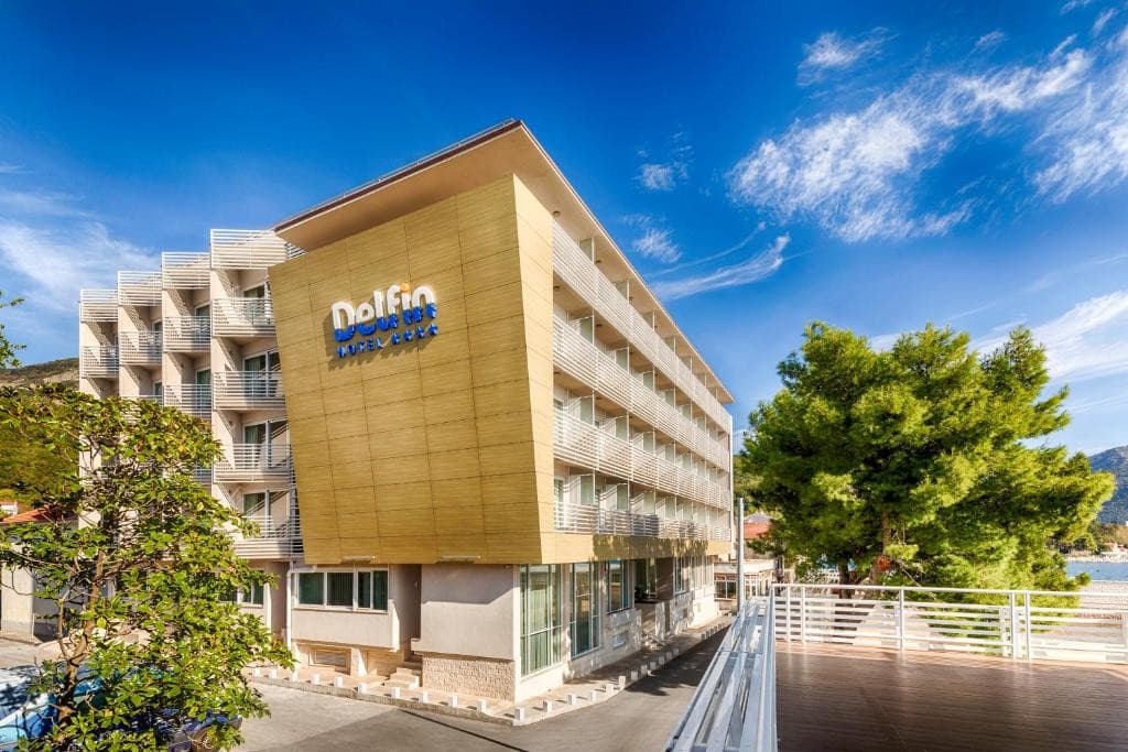 CARINE HOTEL DELFIN (EX. IBEROSTAR BIJELA DELFIN) 
