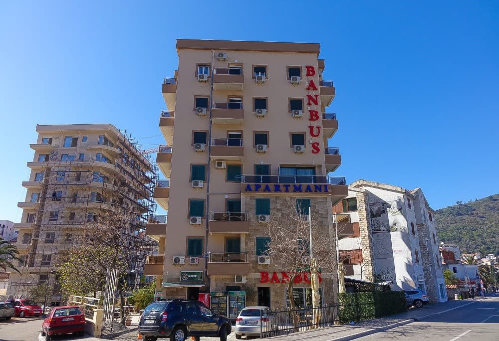 BANBUS APARTMENTS 