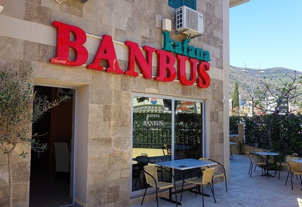 BANBUS APARTMENTS 