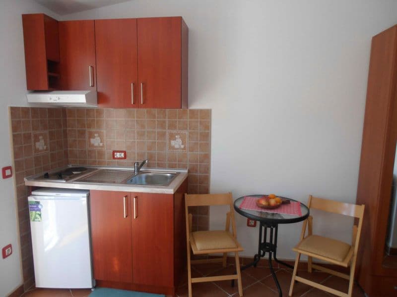NADA ZELENIKA APT