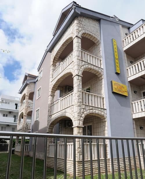 VILLA TOMY APART