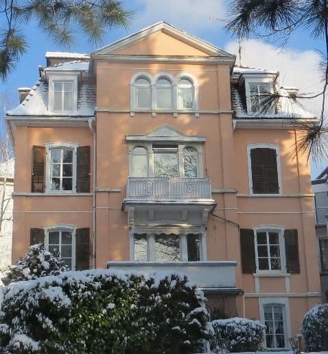ACROSS FROM FESTSPIELHAUS APART 