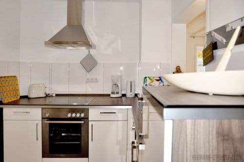 HERMANN STRASSE ZEHN APART 