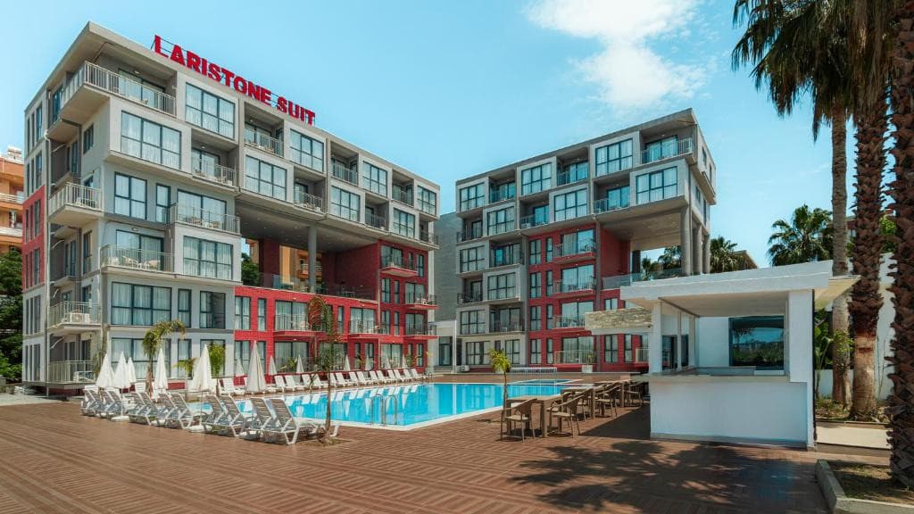 LARISTONE SUITE & SPA