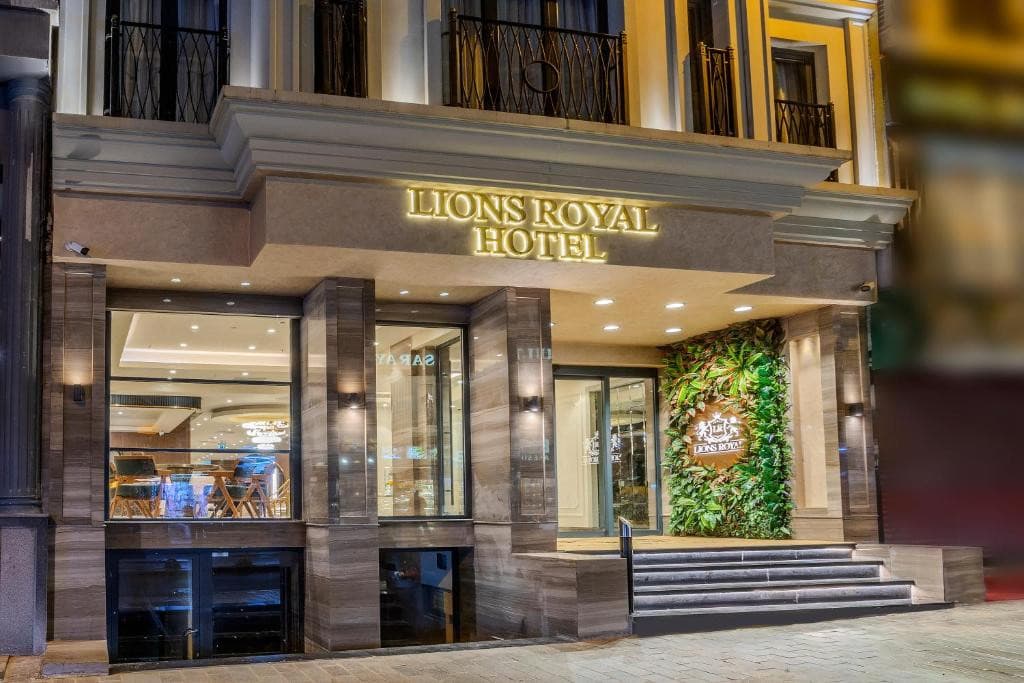 LIONS ROYAL HOTEL