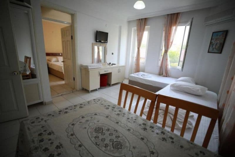 CALIFORNIA APART HOTEL