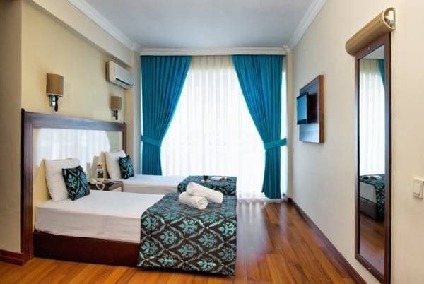 FLORA HOTEL & APART