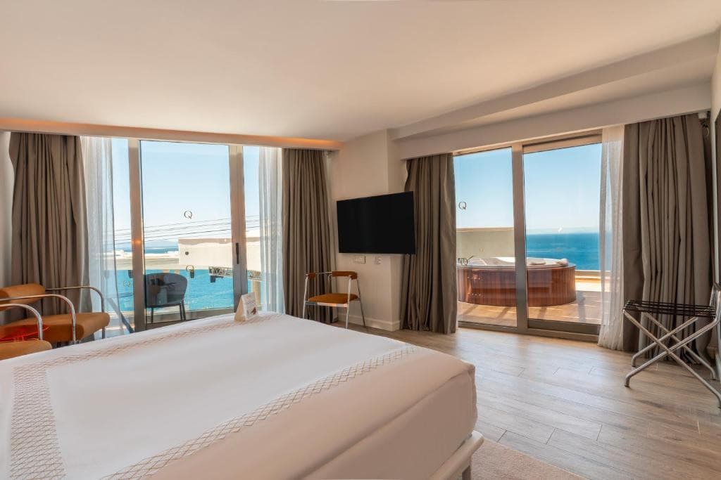 QLUSIVE HOTEL (ADULTS ONLY 12+)