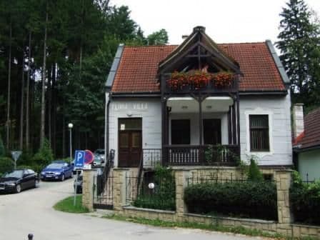 VILLA FLORA