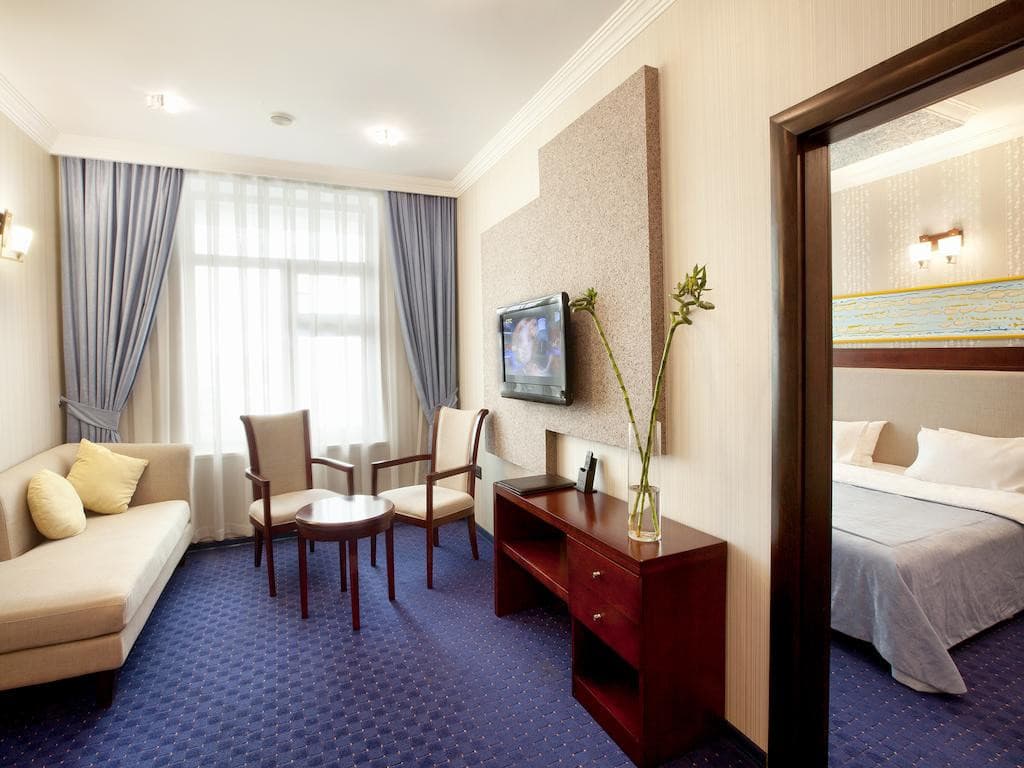 DUBAI INTERNATIONAL HOTEL