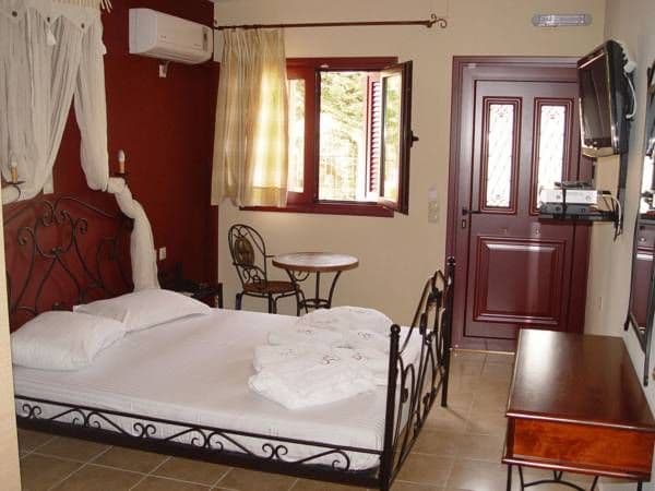 GREKA IONIAN SUITES & VILLA