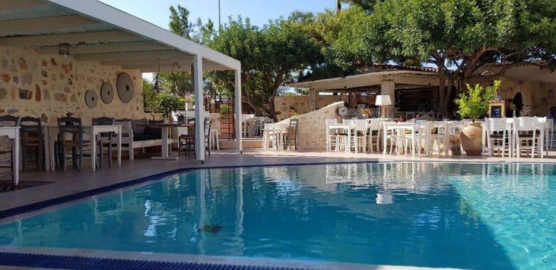 IRIDA CHIC APARTHOTEL