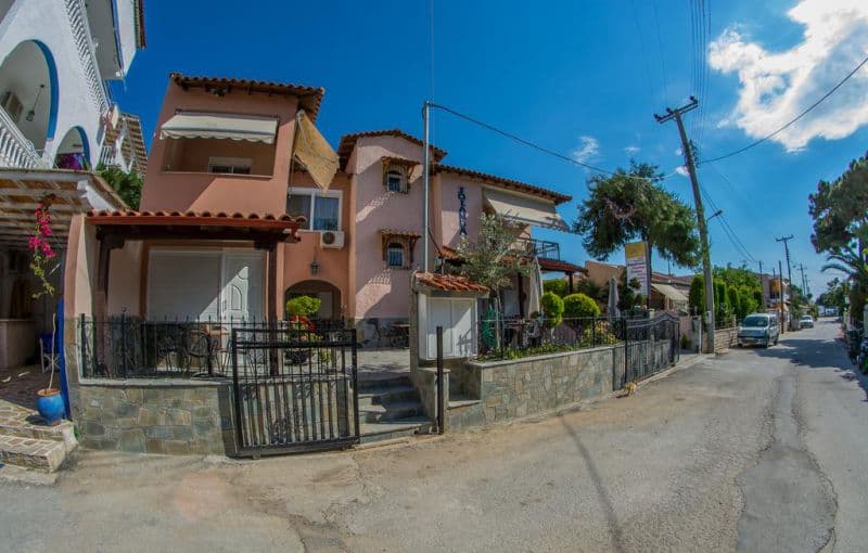 JOLANDAS HOUSE