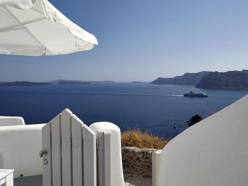LIAKADA OIA SUITES