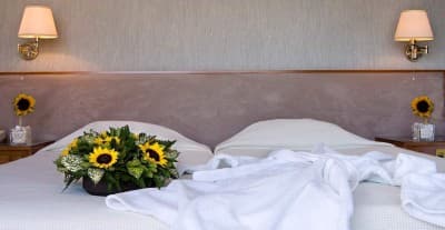 PLAZA VOULIAGMENI STRAND HOTEL