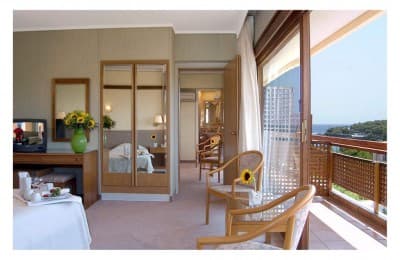 PLAZA VOULIAGMENI STRAND HOTEL