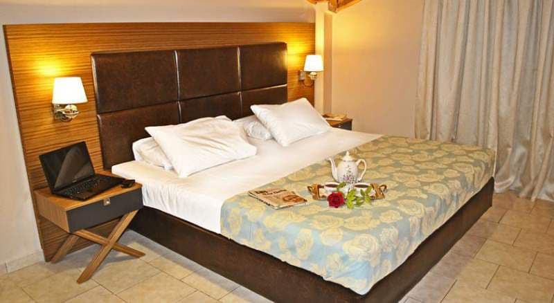 PLESSAS PALACE