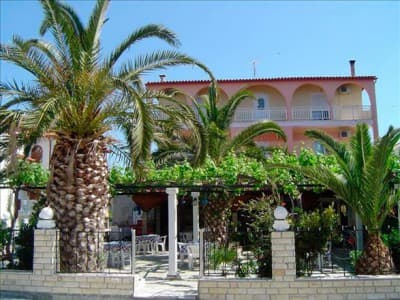 SAKIS HAUS