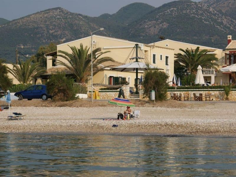 SALVANOS BEACH FRONT APT