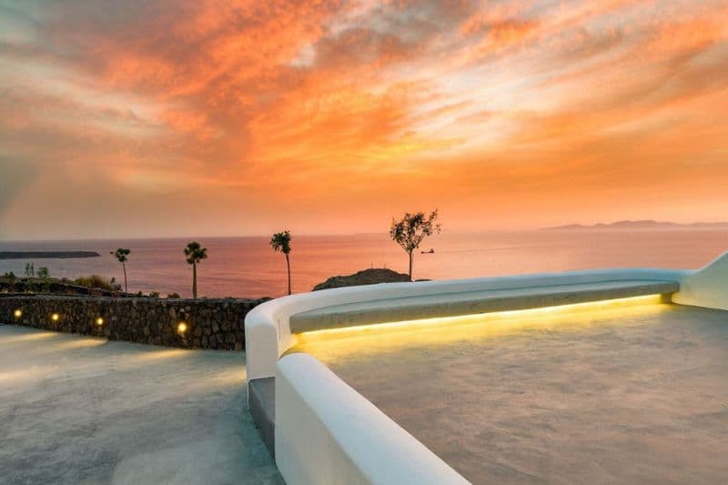 SANTO MARIS OIA LUXURY SUITES & SPA