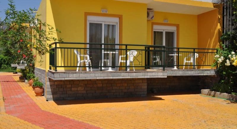 STUDIOS METAXAS