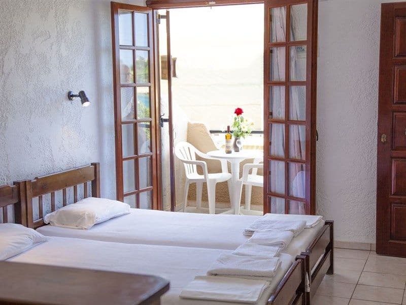 THANIA SEASIDE LUXURY SMOTEL (EX. THANIA STUDIOS APT)