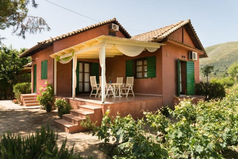 TRADITIONAL VILLA THERIANOS