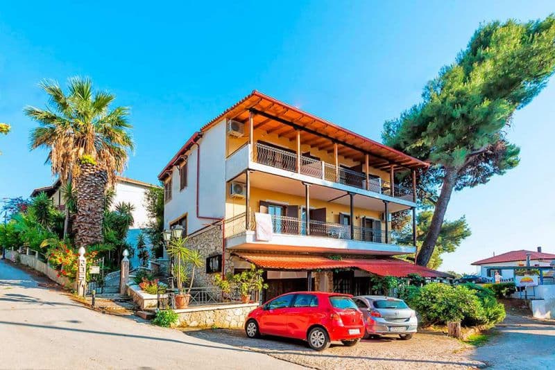 XENIOS KARNAGIO APARTHOTEL